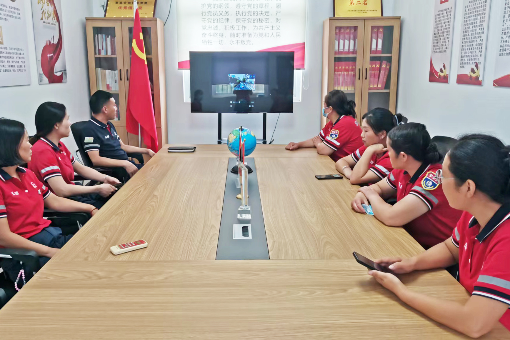 2024年6月7日 河南高速石化有限責任公司 鄢陵南服務(wù)區(qū)加油站 端午節(jié)前組織員工進行節(jié)前安全知識。事故案例學(xué)習(xí) 王雪麗.jpg
